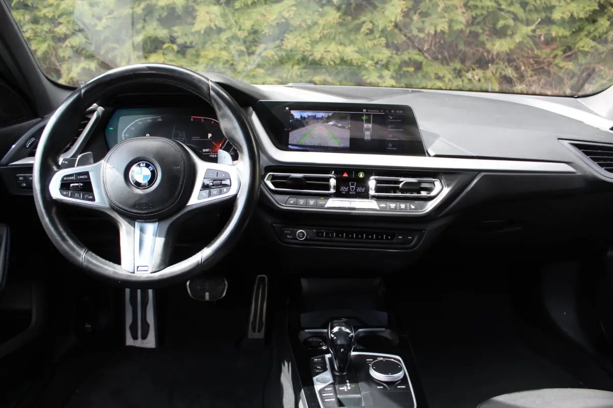 118d High Executive M 150PK Automaat | M-sportpakket | HUD | Carplay | Stoelverwarming | Navigatie | Parkeercamera