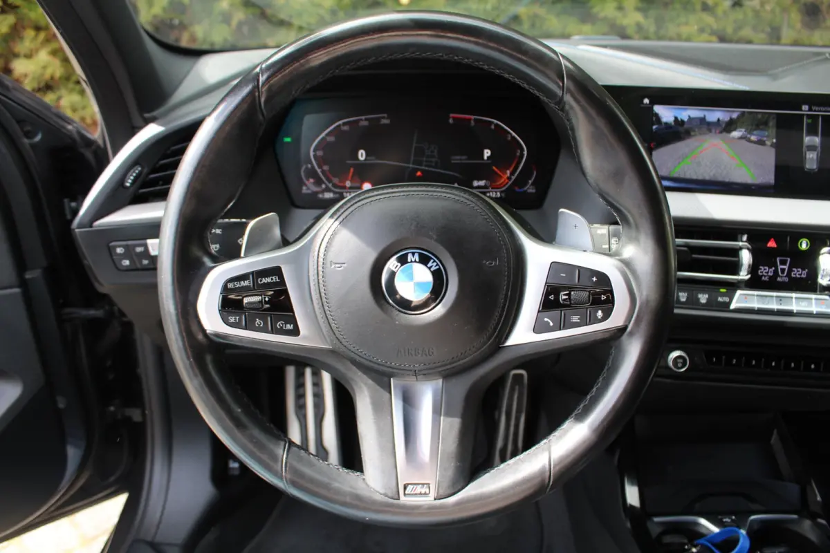 118d High Executive M 150PK Automaat | M-sportpakket | HUD | Carplay | Stoelverwarming | Navigatie | Parkeercamera