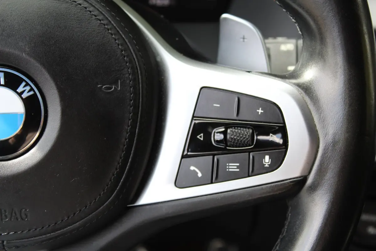 118d High Executive M 150PK Automaat | M-sportpakket | HUD | Carplay | Stoelverwarming | Navigatie | Parkeercamera