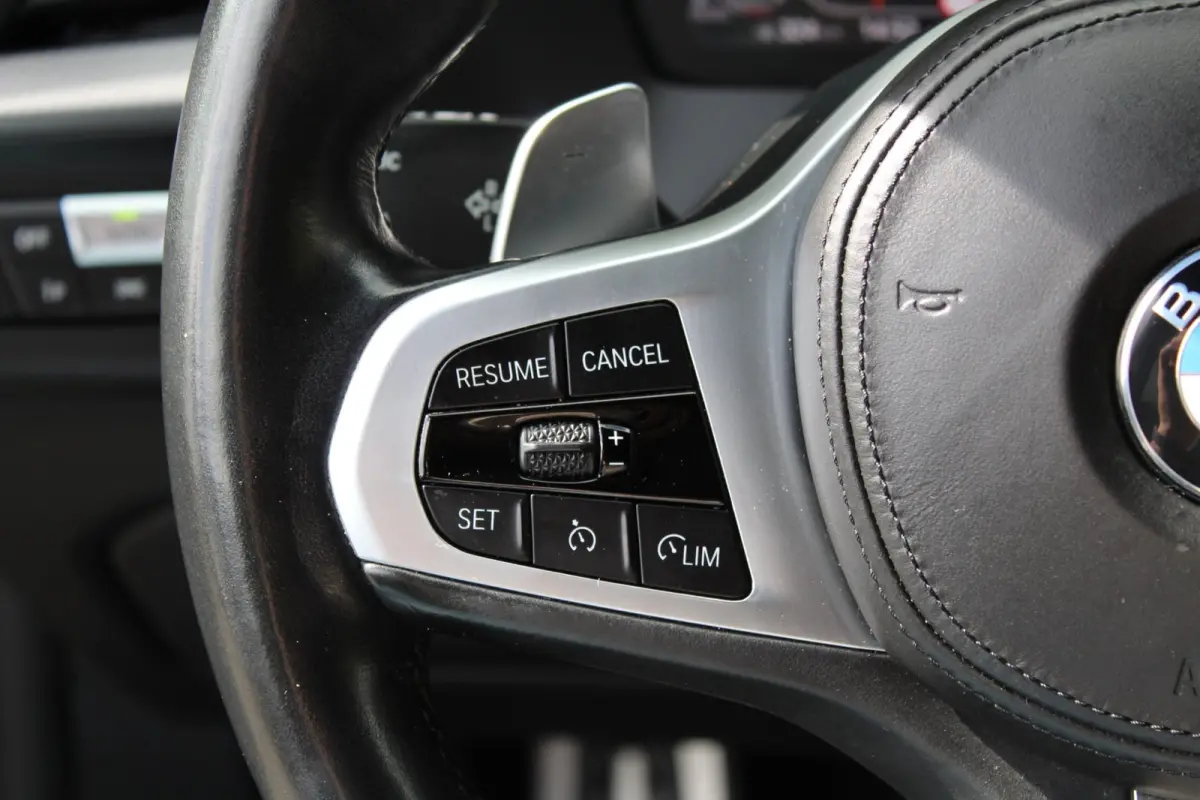 118d High Executive M 150PK Automaat | M-sportpakket | HUD | Carplay | Stoelverwarming | Navigatie | Parkeercamera