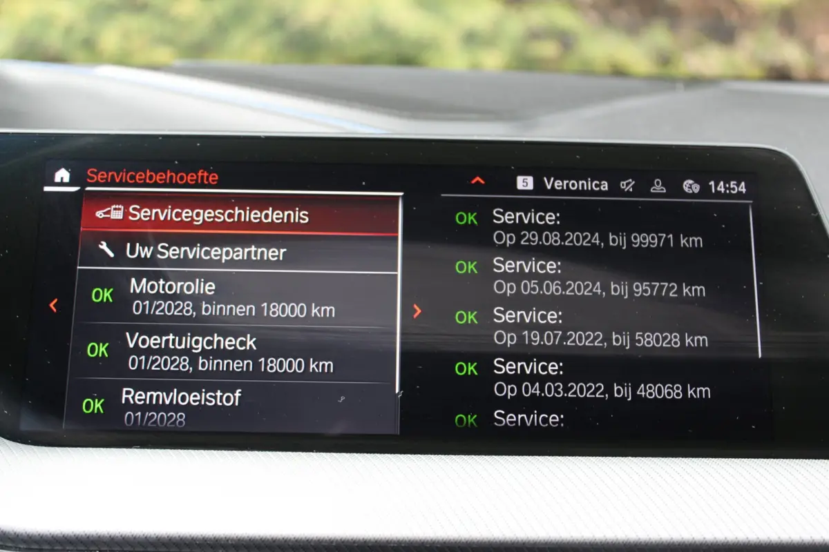 118d High Executive M 150PK Automaat | M-sportpakket | HUD | Carplay | Stoelverwarming | Navigatie | Parkeercamera