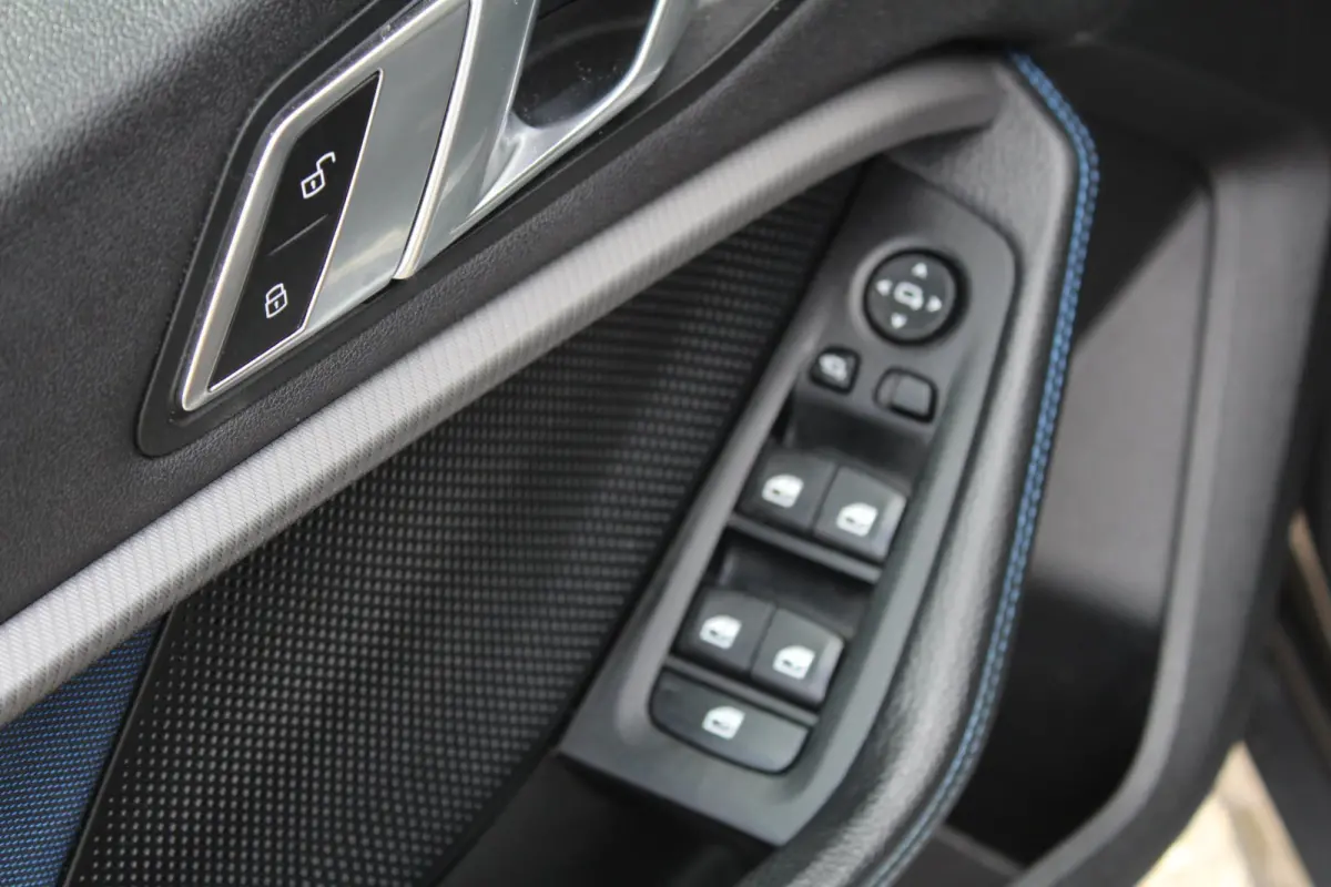118d High Executive M 150PK Automaat | M-sportpakket | HUD | Carplay | Stoelverwarming | Navigatie | Parkeercamera