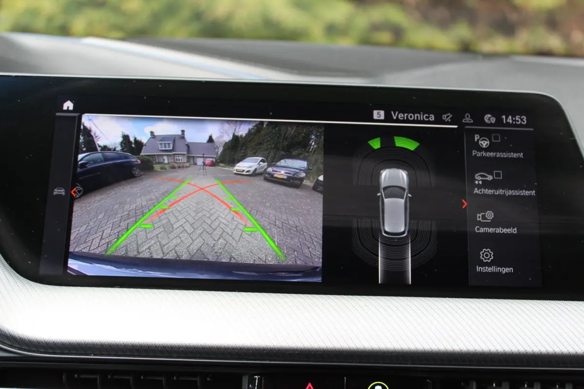 118d High Executive M 150PK Automaat | M-sportpakket | HUD | Carplay | Stoelverwarming | Navigatie | Parkeercamera