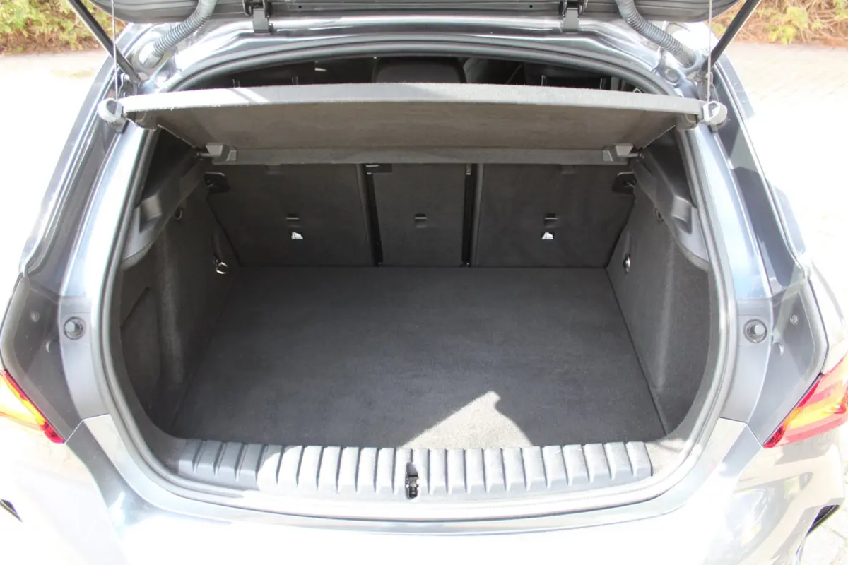 118d High Executive M 150PK Automaat | M-sportpakket | HUD | Carplay | Stoelverwarming | Navigatie | Parkeercamera