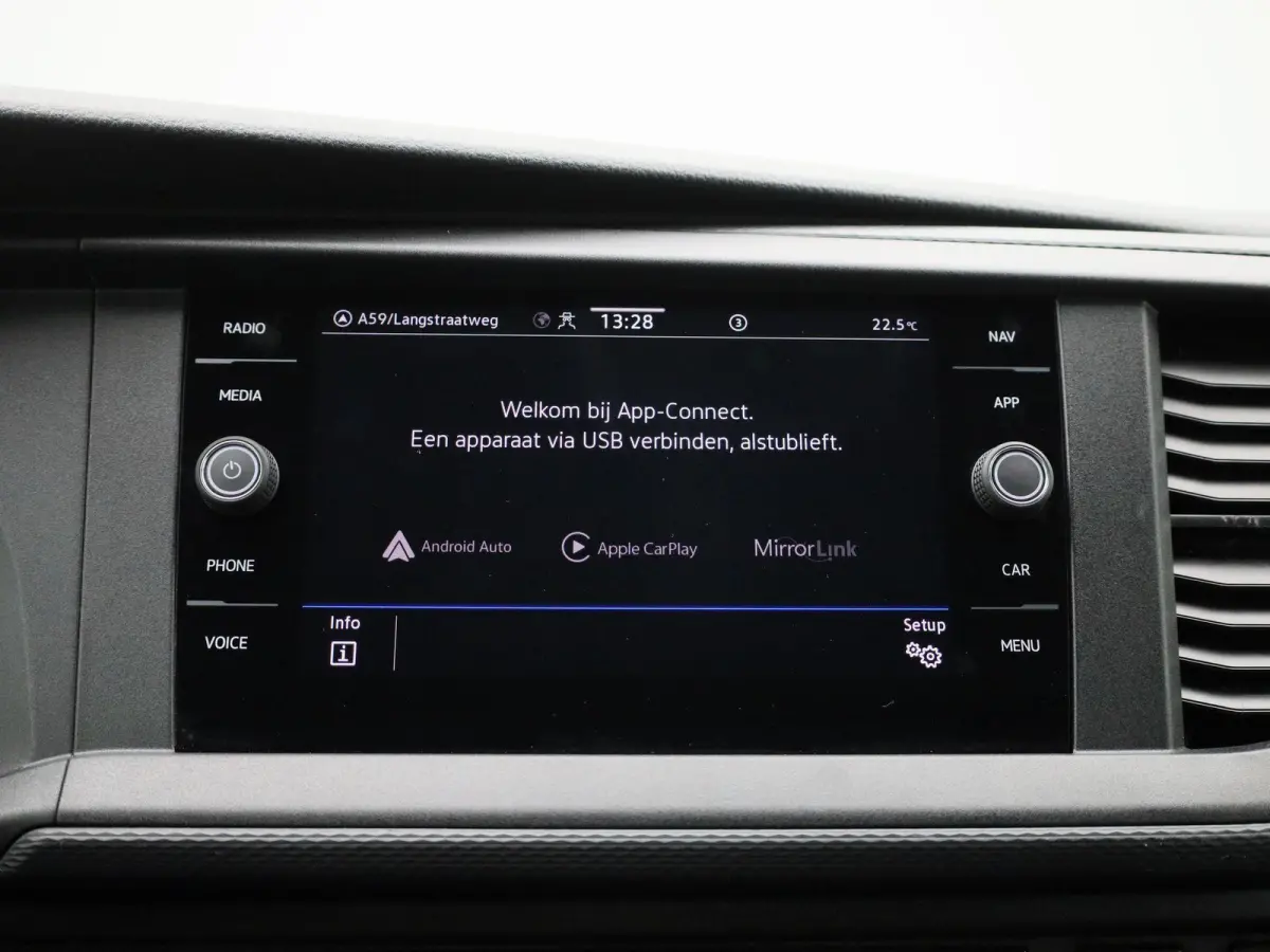 2.0 TDI L2H1 4Motion 150PK | Automaat | Multifunctioneel Stuurwiel | Parkeersensoren Voor + Achter | Navigatie | Achteruitrijcamera | Airco | Adaptive Cruise Controle | Lane Assist |