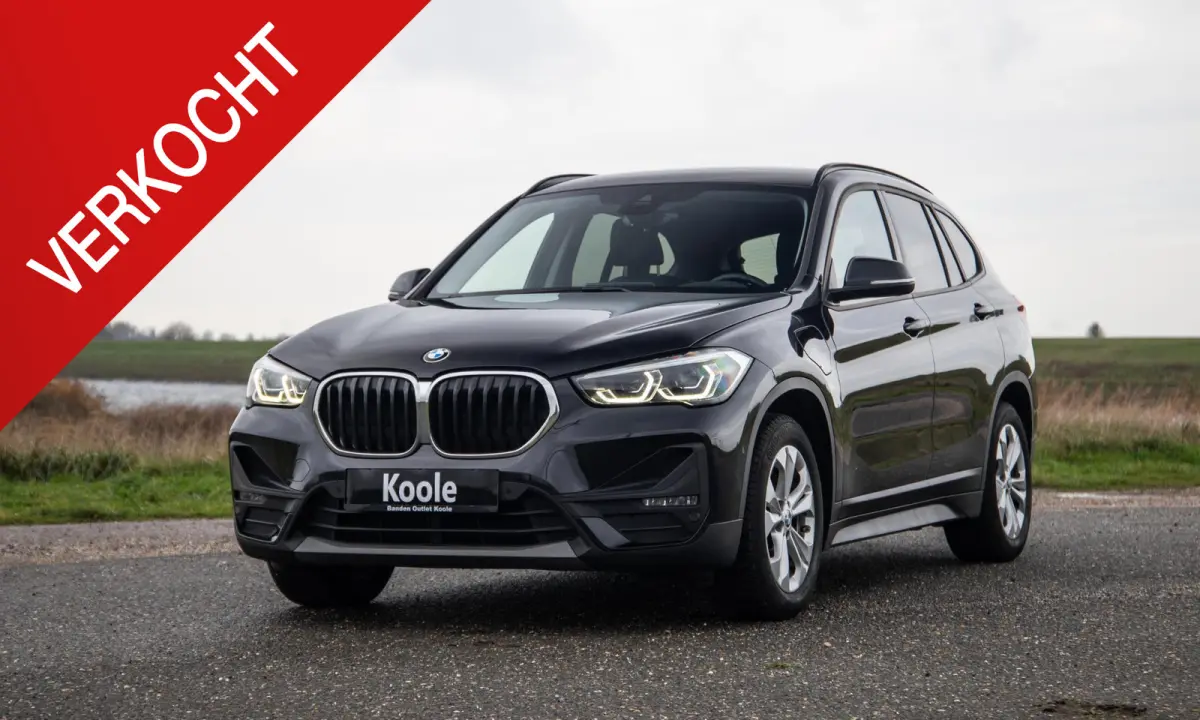 xDrive25e Executive CAMERA / CARPLAY / HEAD UP DISPLAY / LEDER / LED / CRUISE CONTROLE / STOELVERWARMING