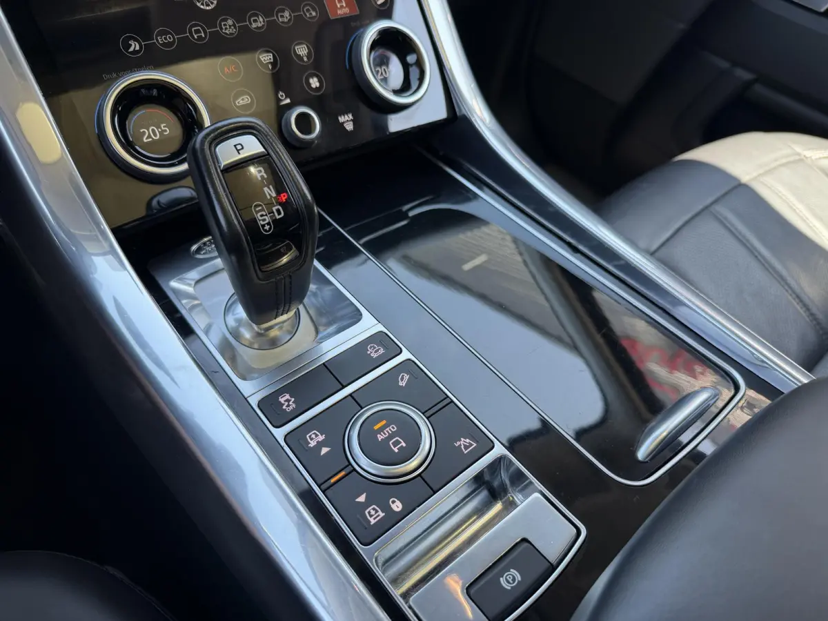 4.4 SDV8 HSE Dynamic | Panoramadak | Camera | Head-Up Display | Meridan | Elektrische Achterklep |