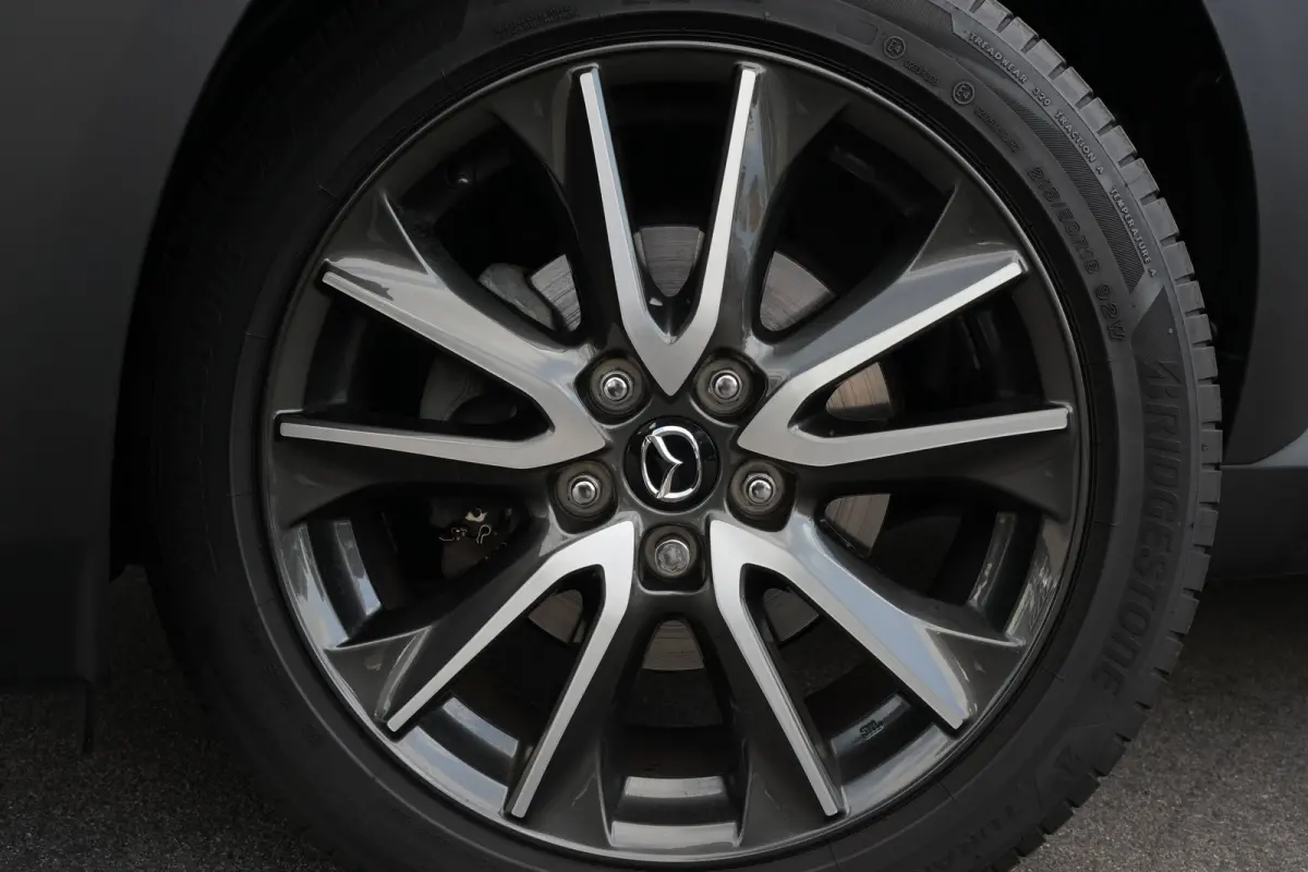 2.0 SkyActiv-G 120 GT-M | HUD | Camera | Leder | Bose | Navi |