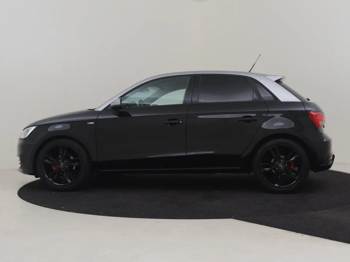 1.0 TFSI S-Line Advance Sport 95Pk | Automatische Airco | Stoelverwarming | Navigatie | Cruise control | Parkeersensor Achter |17"LMV