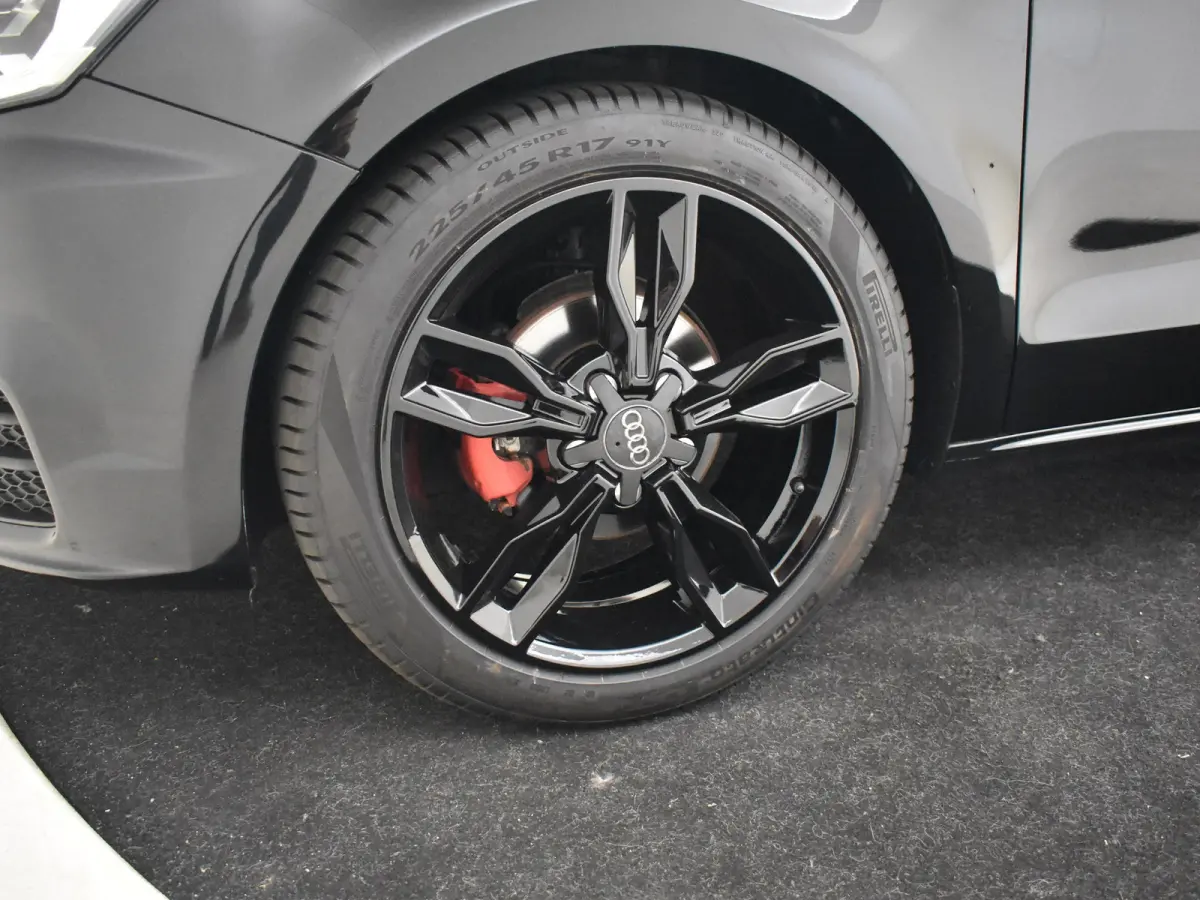 1.0 TFSI S-Line Advance Sport 95Pk | Automatische Airco | Stoelverwarming | Navigatie | Cruise control | Parkeersensor Achter |17"LMV