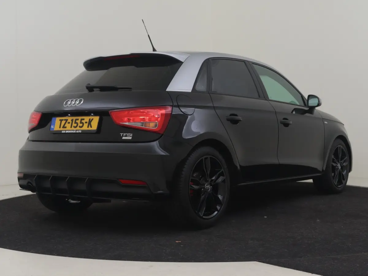 1.0 TFSI S-Line Advance Sport 95Pk | Automatische Airco | Stoelverwarming | Navigatie | Cruise control | Parkeersensor Achter |17"LMV