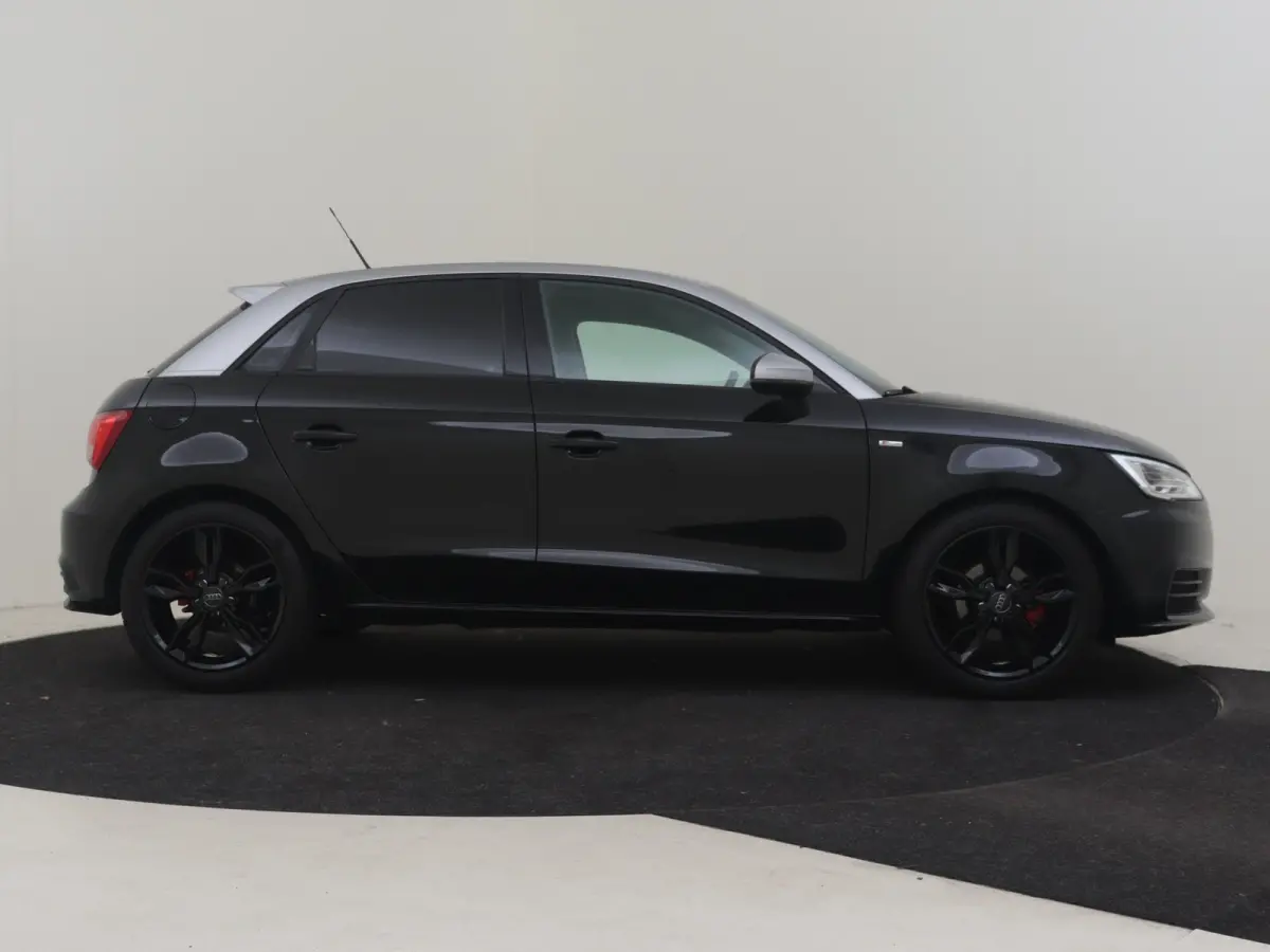 1.0 TFSI S-Line Advance Sport 95Pk | Automatische Airco | Stoelverwarming | Navigatie | Cruise control | Parkeersensor Achter |17"LMV