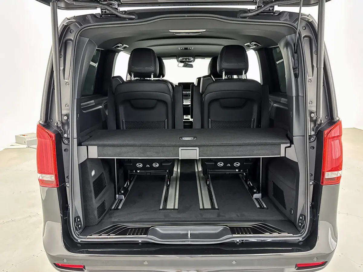 250d 4-MATIC L3 Amg-Line 6-persoons Elektrische schuifdeuren Distronic Burmester Trekhaak afneembaar 2500kg