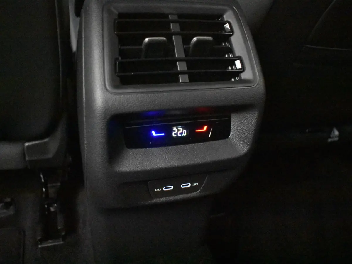 Life Edition - eHybrid | 'App-Connect' draadloze smartphone integratie | Achteruitrijcamera (Rear View) | Automatische afstandsregeling (Adaptive Cruise Control)