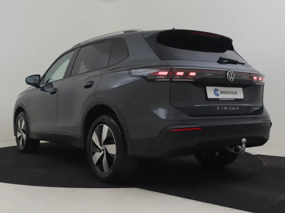 Life Edition - eHybrid | 'App-Connect' draadloze smartphone integratie | Achteruitrijcamera (Rear View) | Automatische afstandsregeling (Adaptive Cruise Control)