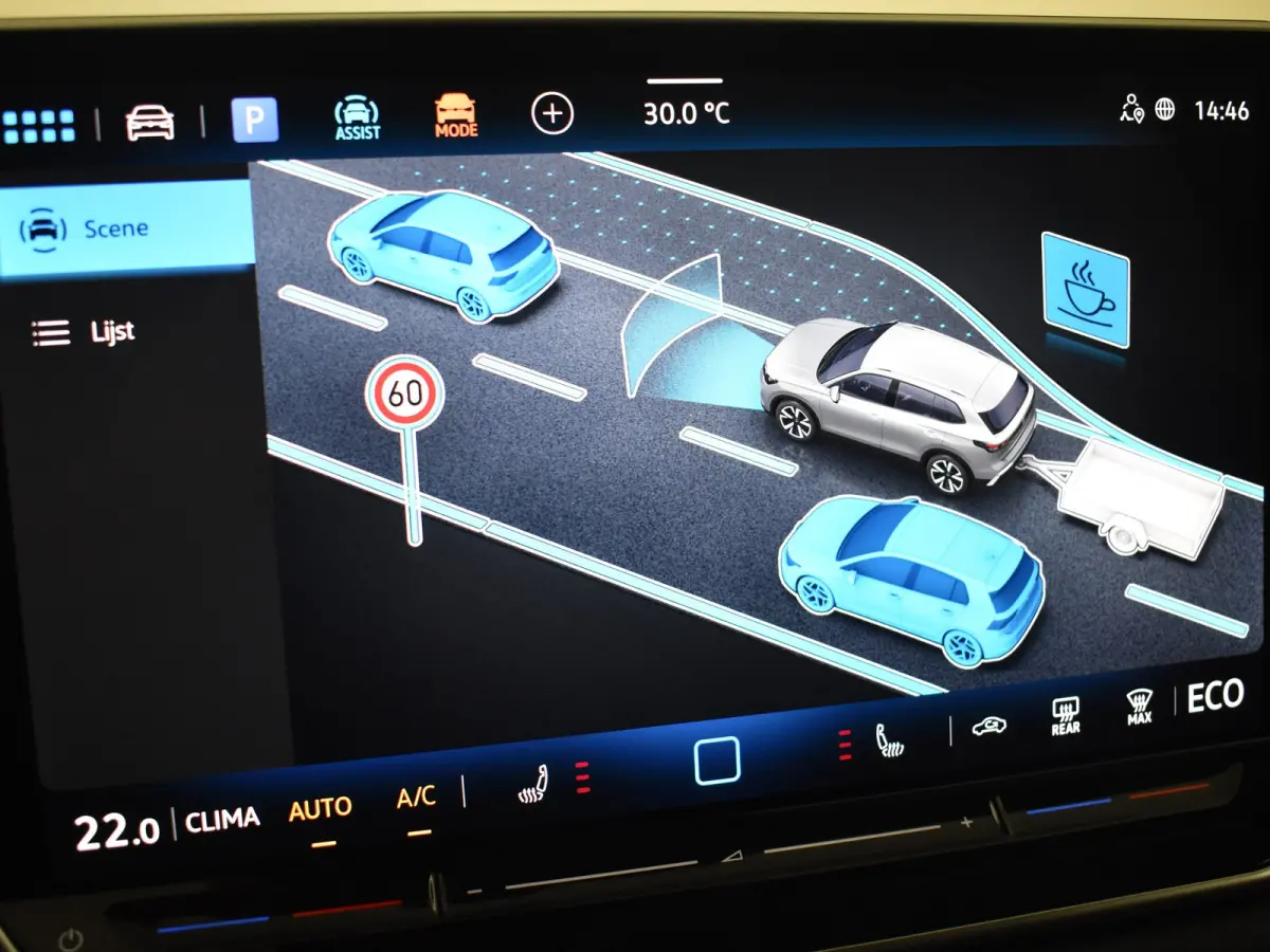 Life Edition - eHybrid | 'App-Connect' draadloze smartphone integratie | Achteruitrijcamera (Rear View) | Automatische afstandsregeling (Adaptive Cruise Control)