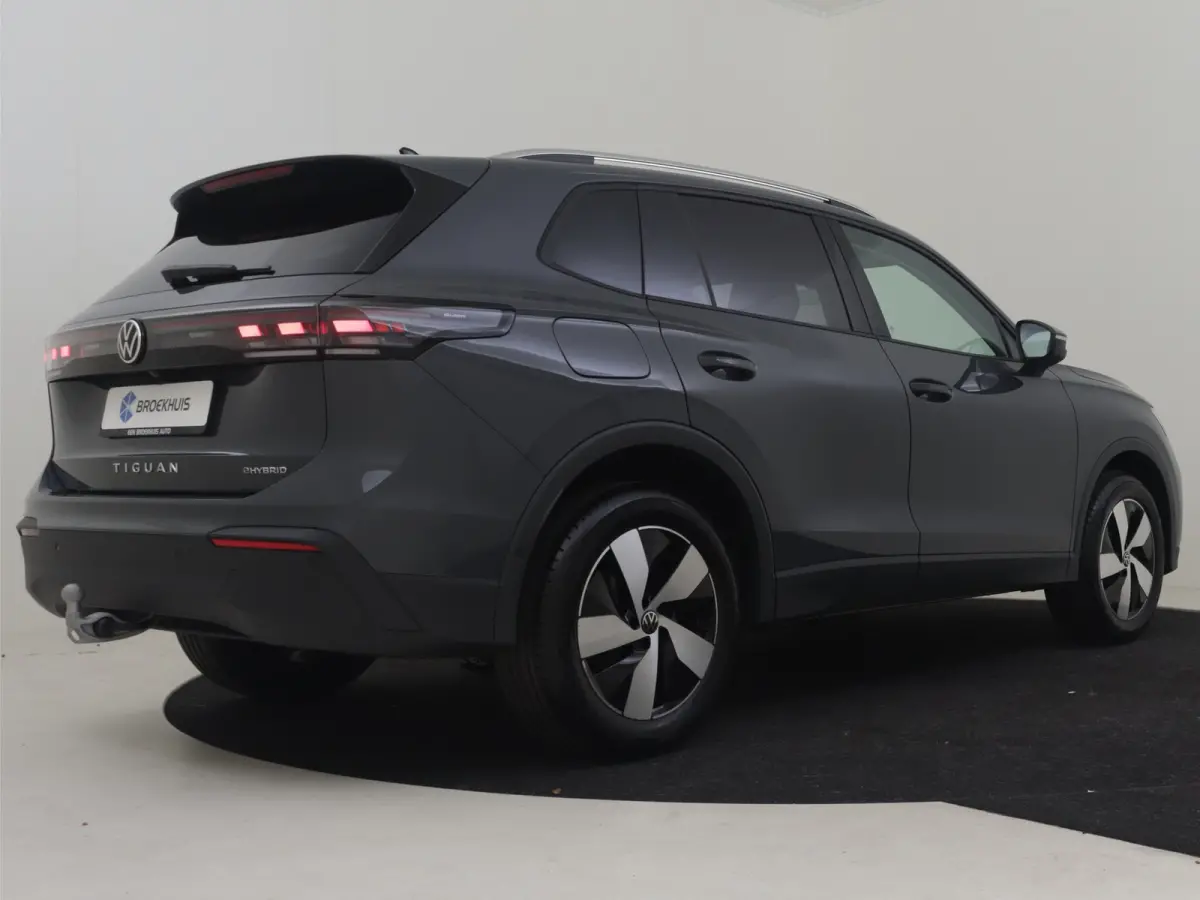 Life Edition - eHybrid | 'App-Connect' draadloze smartphone integratie | Achteruitrijcamera (Rear View) | Automatische afstandsregeling (Adaptive Cruise Control)