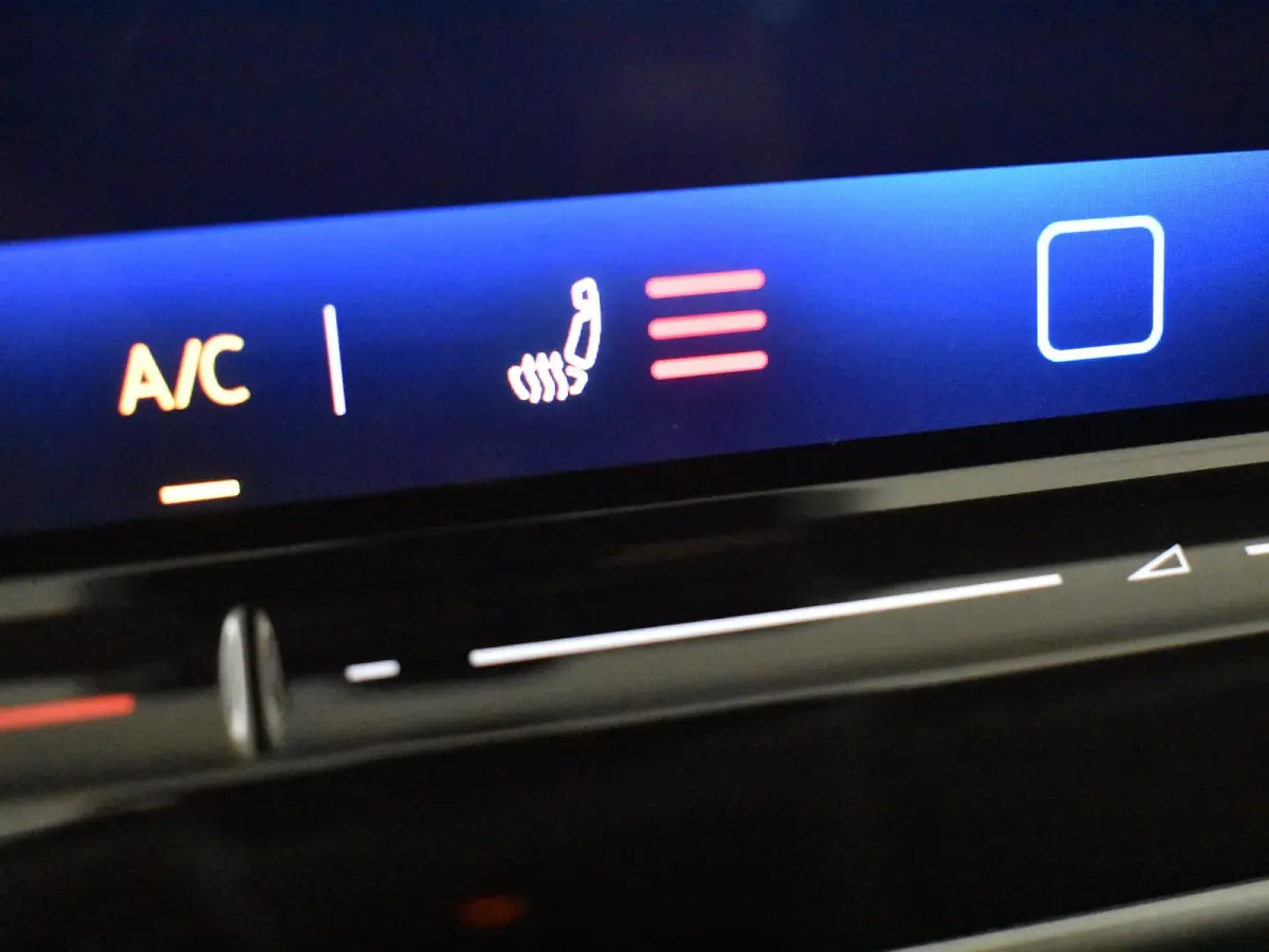 Life Edition - eHybrid | 'App-Connect' draadloze smartphone integratie | Achteruitrijcamera (Rear View) | Automatische afstandsregeling (Adaptive Cruise Control)
