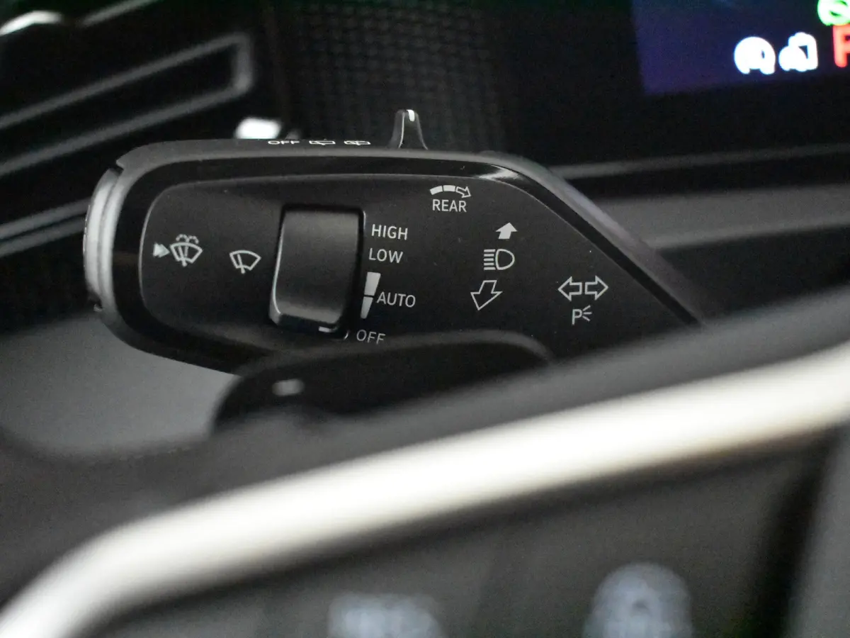 Life Edition - eHybrid | 'App-Connect' draadloze smartphone integratie | Achteruitrijcamera (Rear View) | Automatische afstandsregeling (Adaptive Cruise Control)