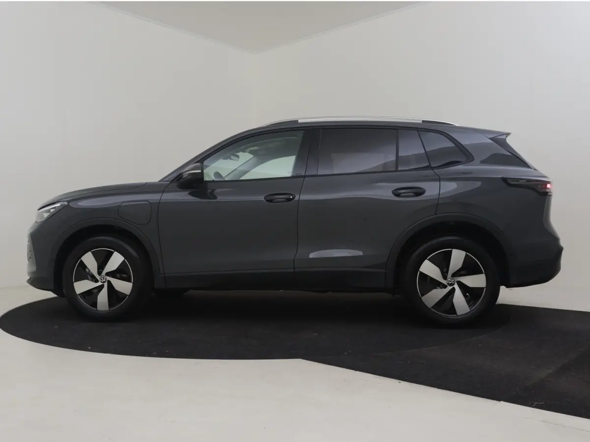 Life Edition - eHybrid | 'App-Connect' draadloze smartphone integratie | Achteruitrijcamera (Rear View) | Automatische afstandsregeling (Adaptive Cruise Control)