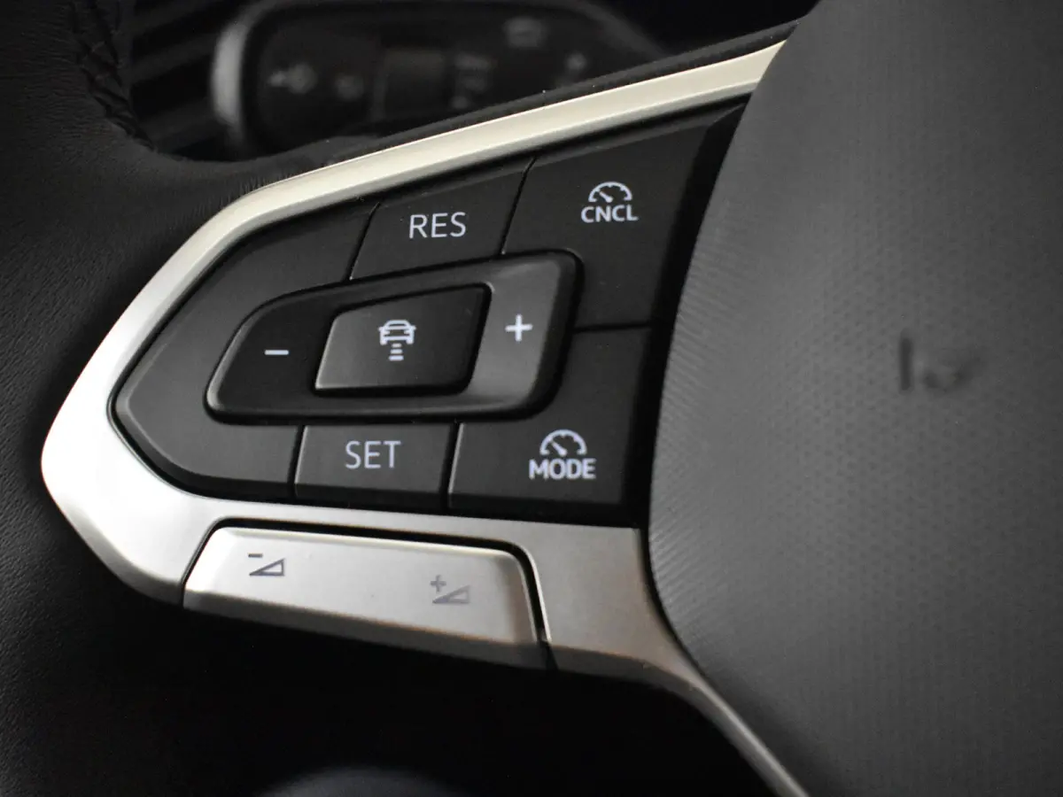 Life Edition - eHybrid | 'App-Connect' draadloze smartphone integratie | Achteruitrijcamera (Rear View) | Automatische afstandsregeling (Adaptive Cruise Control)