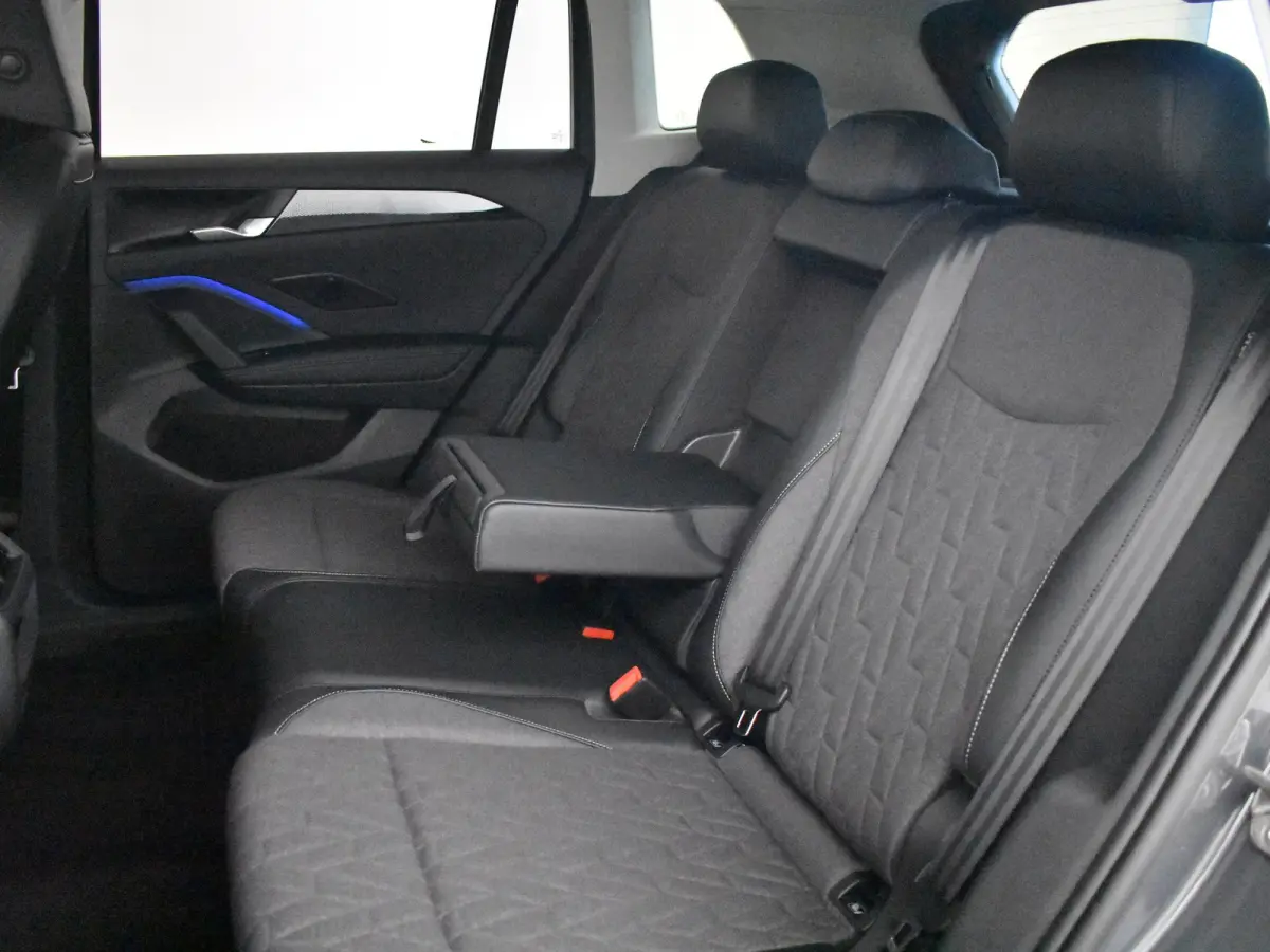 Life Edition - eHybrid | 'App-Connect' draadloze smartphone integratie | Achteruitrijcamera (Rear View) | Automatische afstandsregeling (Adaptive Cruise Control)