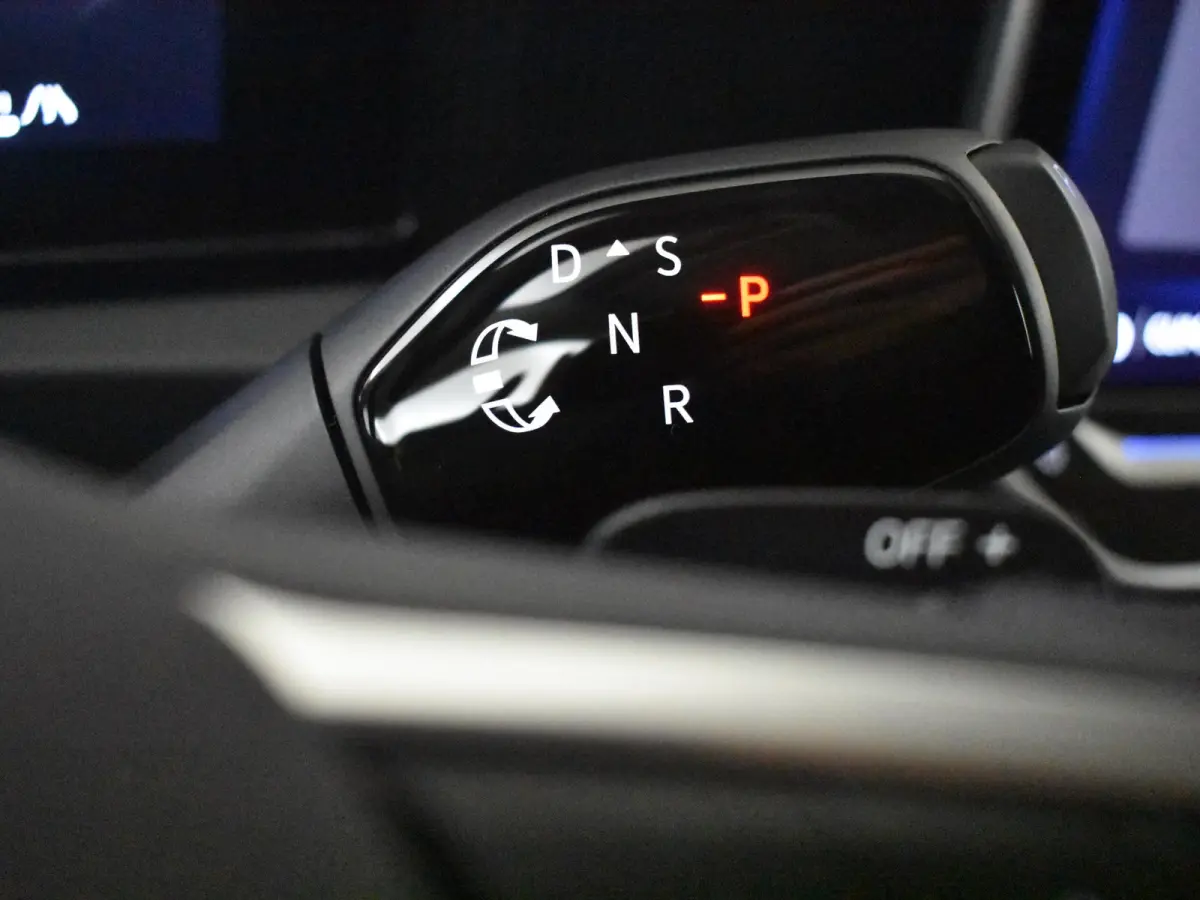 Life Edition - eHybrid | 'App-Connect' draadloze smartphone integratie | Achteruitrijcamera (Rear View) | Automatische afstandsregeling (Adaptive Cruise Control)