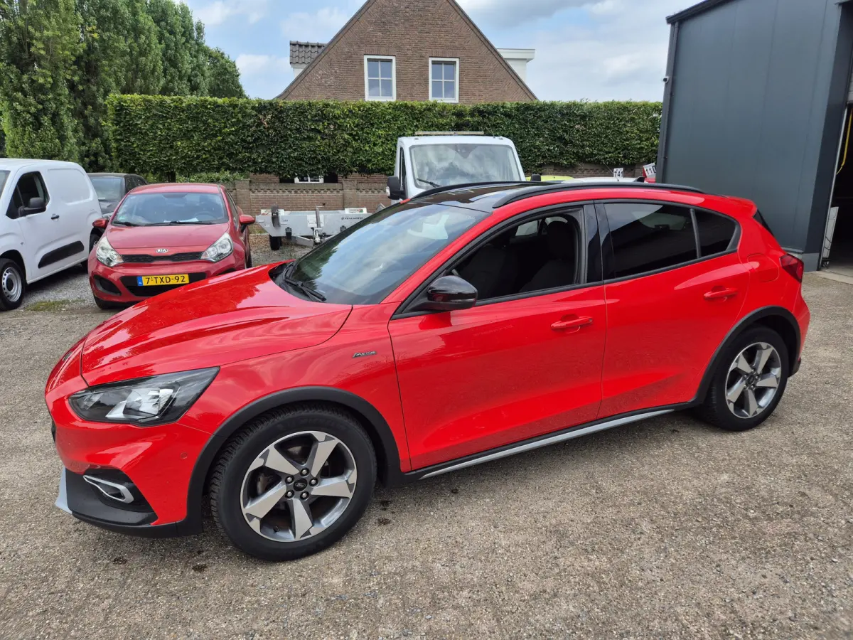 1.0 EcoBoost Hybrid Active X Business Navigatie, ECC, PDC v+a, camera, zwart dak, 17 inch, 155 PK !!