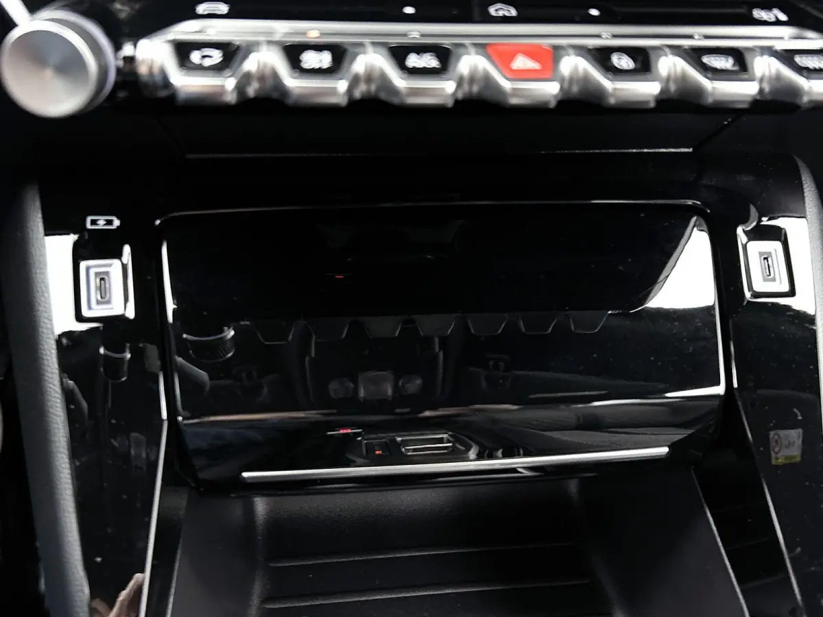1.2 Hybrid Allure 145pk Automaat | Navigatie | Camera | Parkeersensoren | LED | Lichtmetalen velgen | Climate control | Adaptive cruise control |