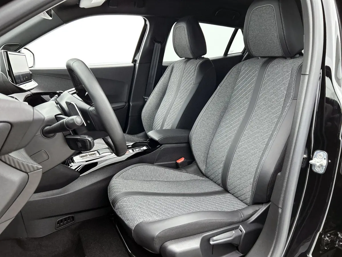 1.2 Hybrid Allure 145pk Automaat | Navigatie | Camera | Parkeersensoren | LED | Lichtmetalen velgen | Climate control | Adaptive cruise control |