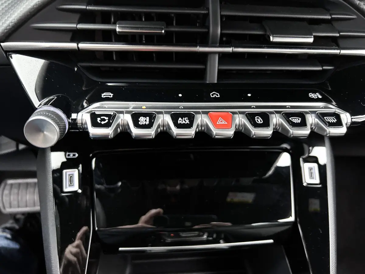 1.2 Hybrid Allure 145pk Automaat | Navigatie | Camera | Parkeersensoren | LED | Lichtmetalen velgen | Climate control | Adaptive cruise control |