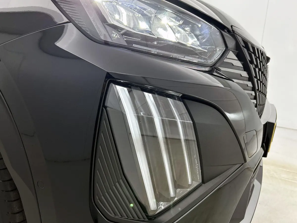 1.2 Hybrid Allure 145pk Automaat | Navigatie | Camera | Parkeersensoren | LED | Lichtmetalen velgen | Climate control | Adaptive cruise control |