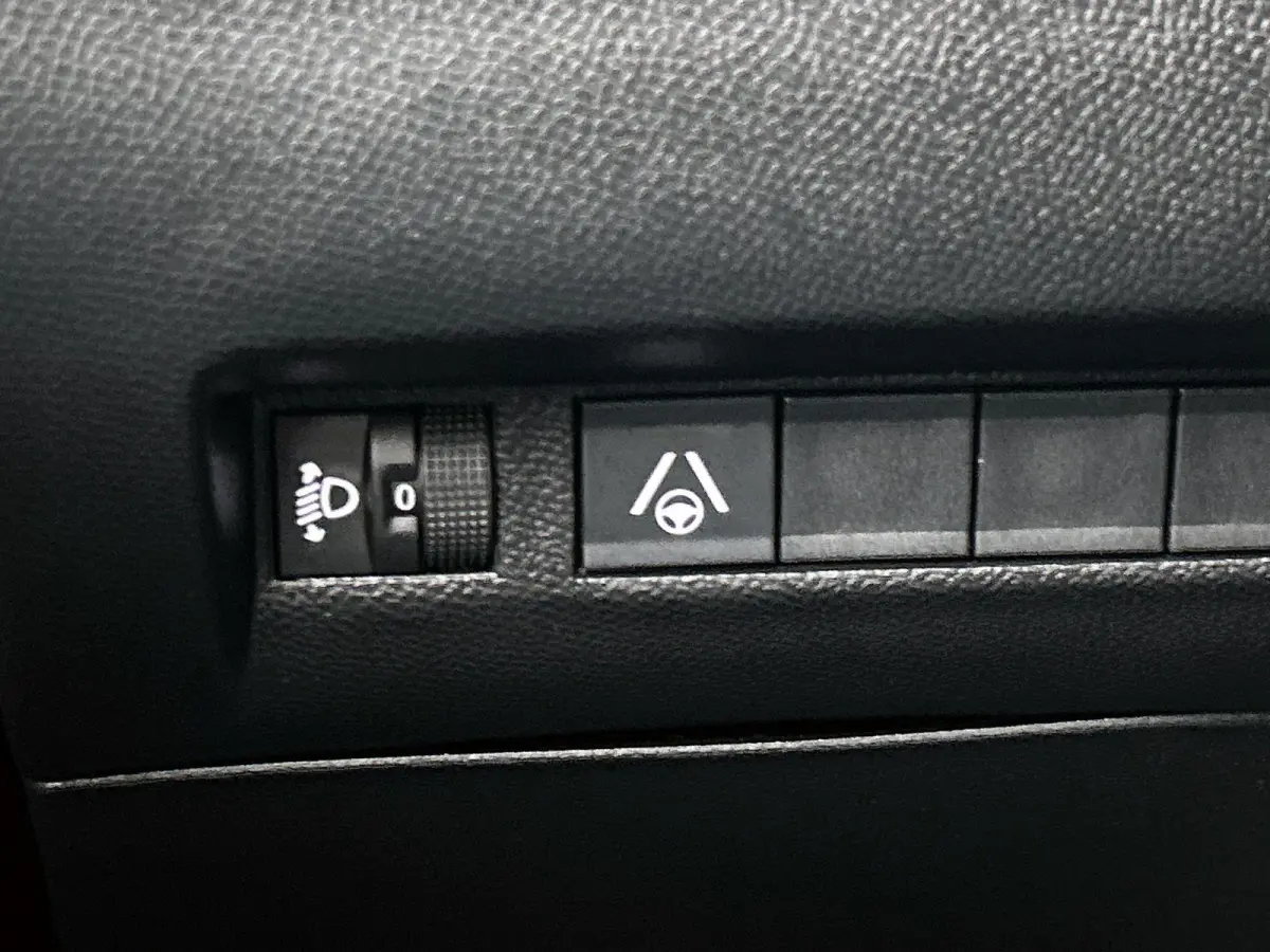 1.2 Hybrid Allure 145pk Automaat | Navigatie | Camera | Parkeersensoren | LED | Lichtmetalen velgen | Climate control | Adaptive cruise control |