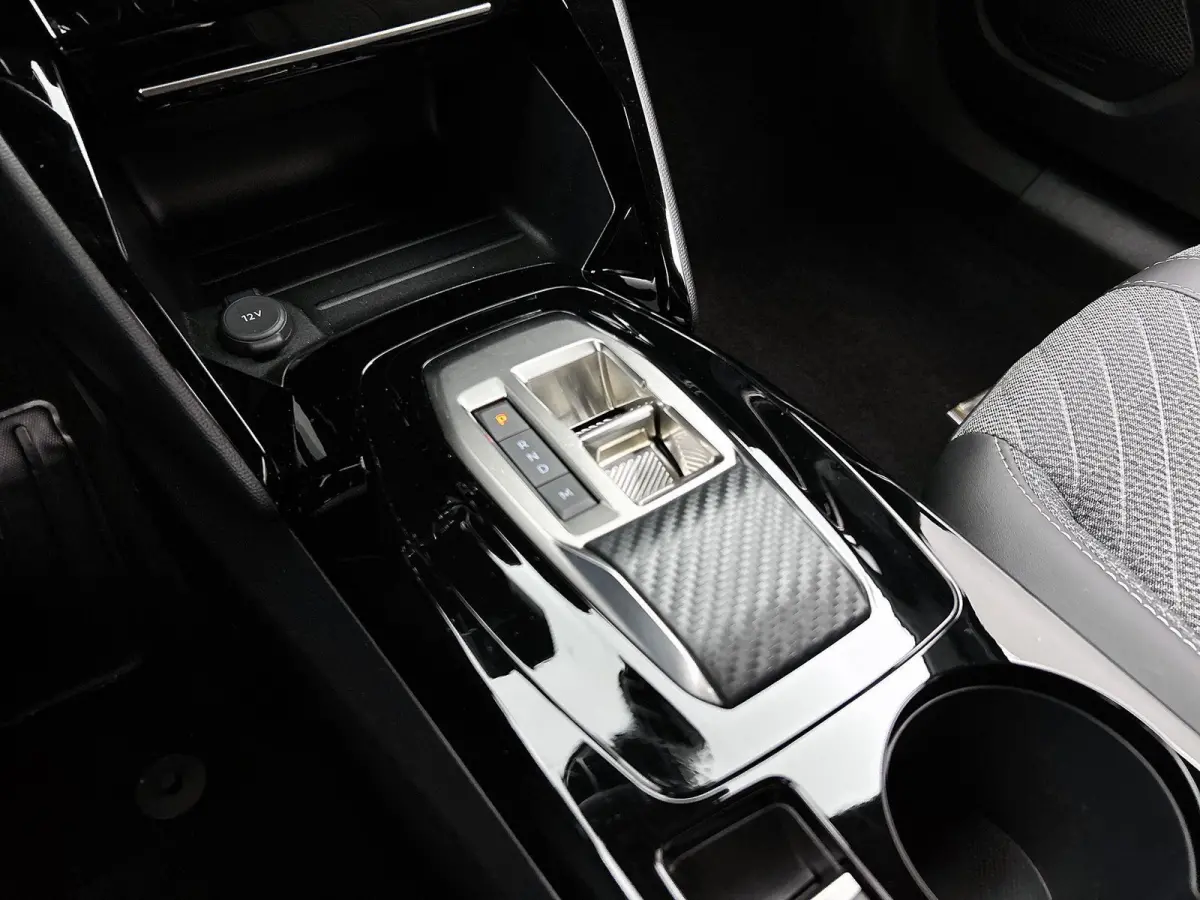 1.2 Hybrid Allure 145pk Automaat | Navigatie | Camera | Parkeersensoren | LED | Lichtmetalen velgen | Climate control | Adaptive cruise control |