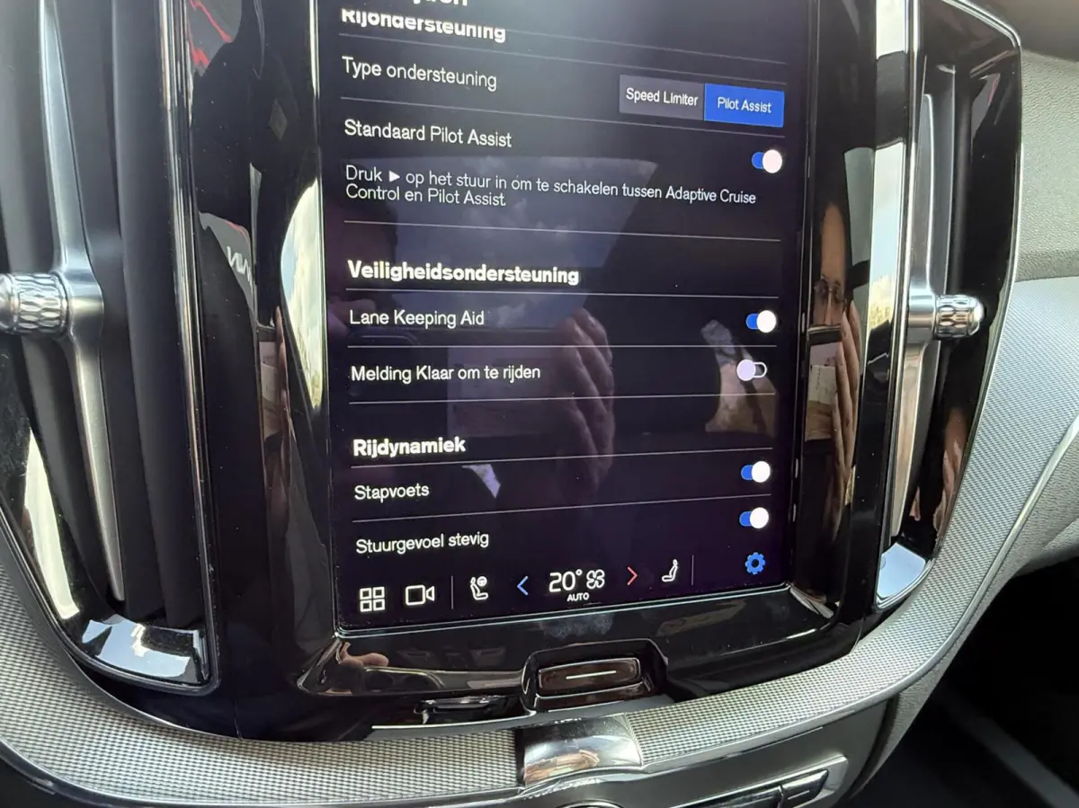 2.0 T8 Plug-in hybrid AWD Plus Dark PANO 360 ADAPTIVE CR.