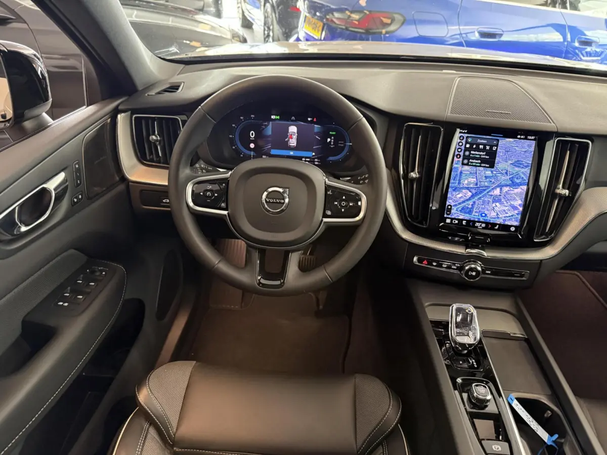 2.0 T8 Plug-in hybrid AWD Plus Dark PANO 360 ADAPTIVE CR.
