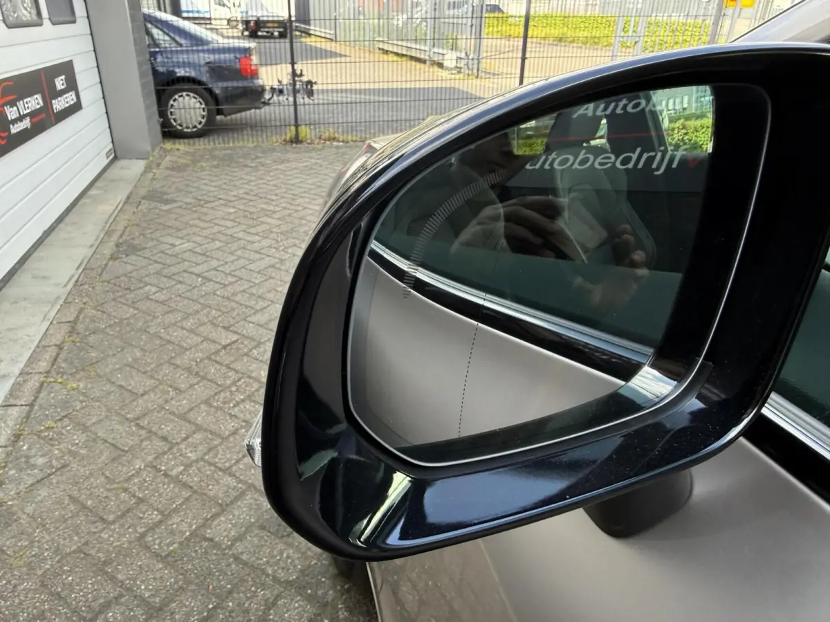 2.0 T8 Plug-in hybrid AWD Plus Dark PANO 360 ADAPTIVE CR.