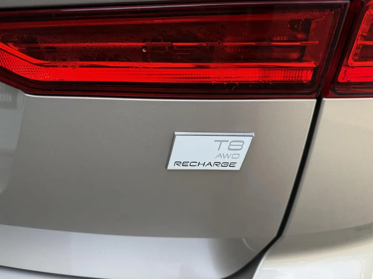 2.0 T8 Plug-in hybrid AWD Plus Dark PANO 360 ADAPTIVE CR.