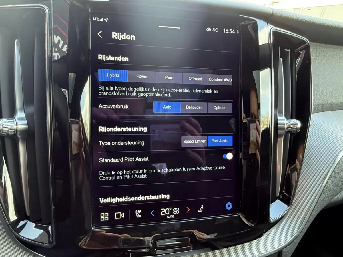 2.0 T8 Plug-in hybrid AWD Plus Dark PANO 360 ADAPTIVE CR.