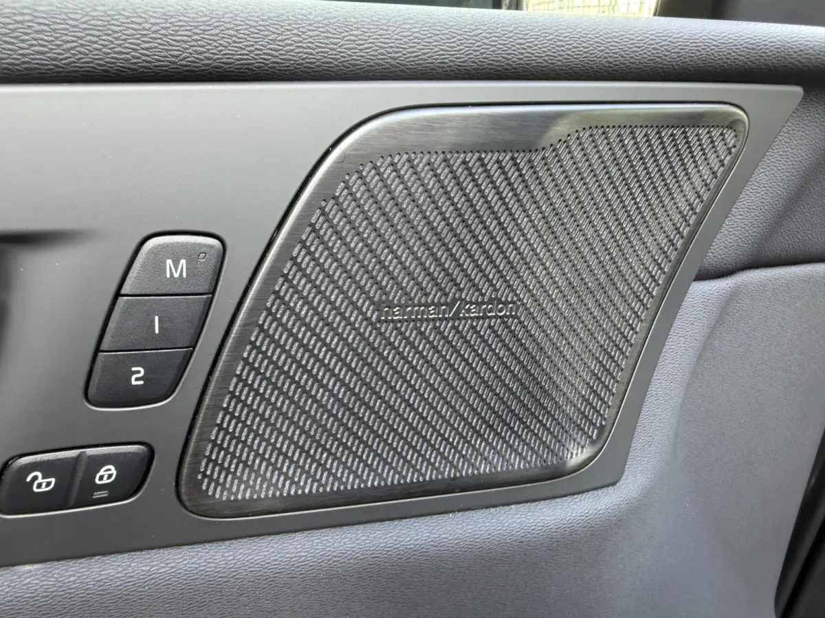 2.0 T8 Plug-in hybrid AWD Plus Dark PANO 360 ADAPTIVE CR.