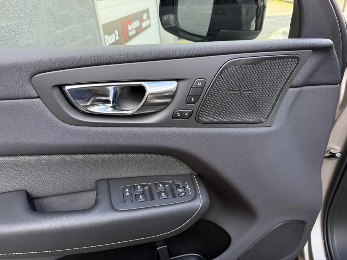 2.0 T8 Plug-in hybrid AWD Plus Dark PANO 360 ADAPTIVE CR.
