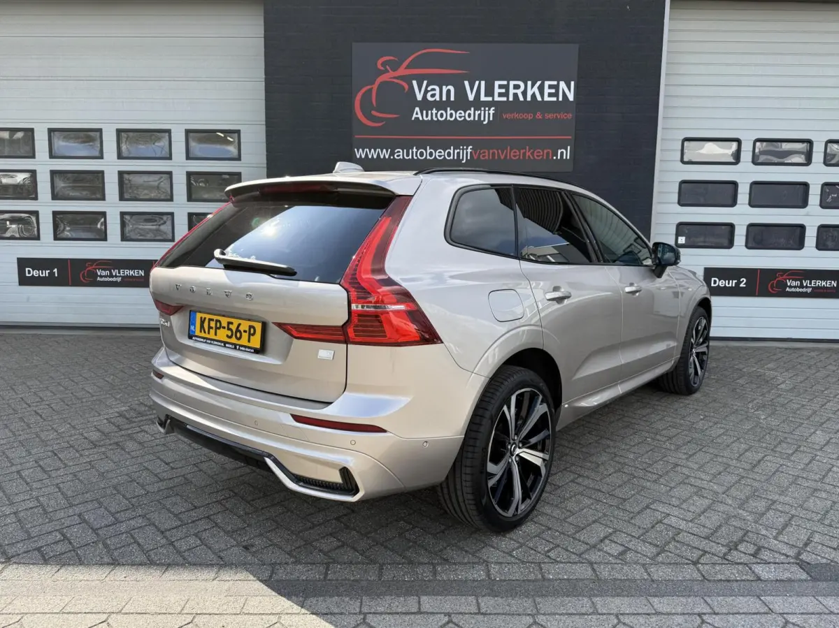 2.0 T8 Plug-in hybrid AWD Plus Dark PANO 360 ADAPTIVE CR.