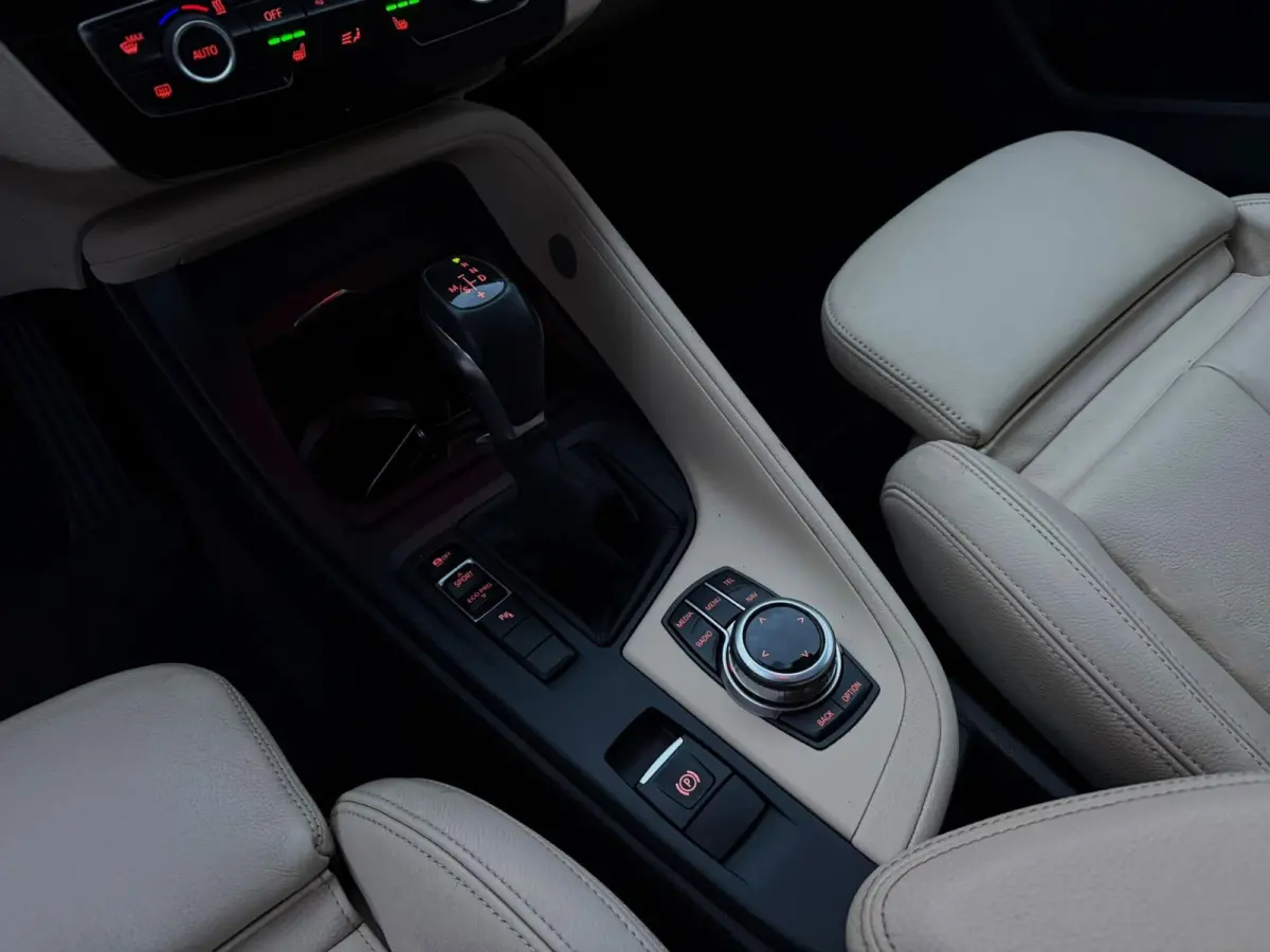 SDrive20i Executive 192PK|Origineel NL|Navi|AUT|Sportstoelen Leder|PANO|Cruise Control|Full Led|SfeerVL|StoelVW|PDC|Isofix