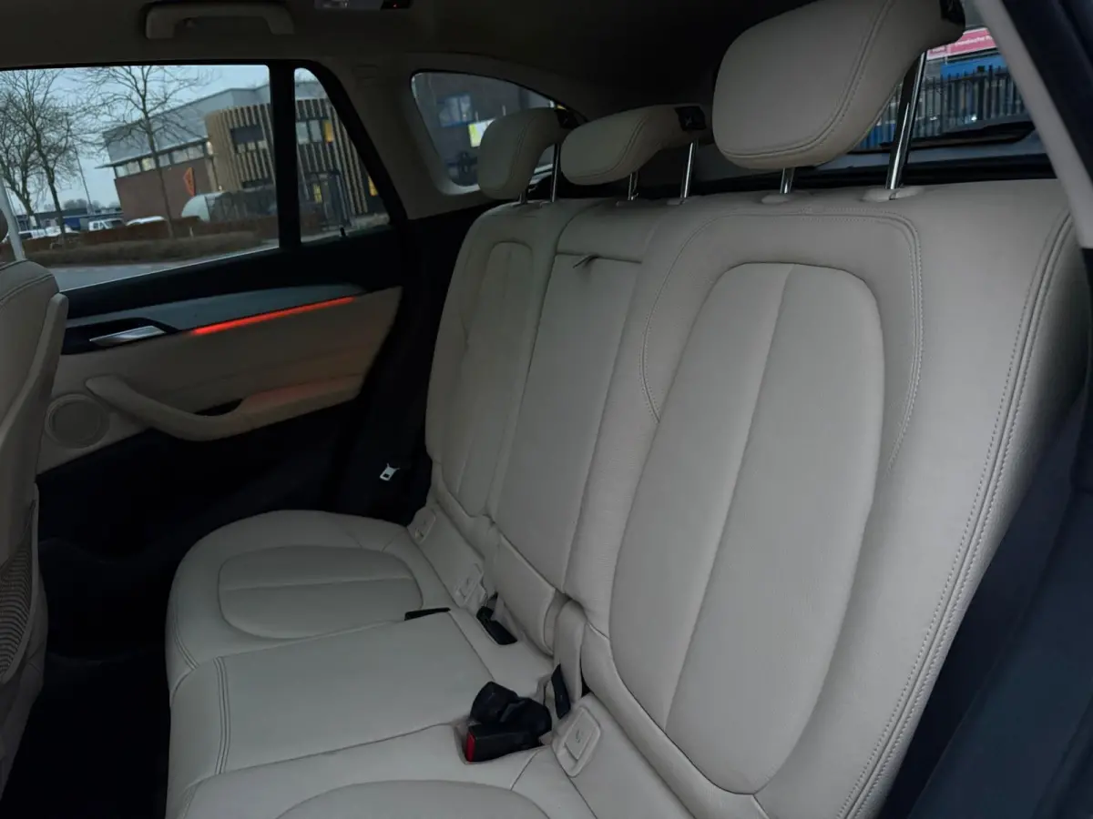 SDrive20i Executive 192PK|Origineel NL|Navi|AUT|Sportstoelen Leder|PANO|Cruise Control|Full Led|SfeerVL|StoelVW|PDC|Isofix