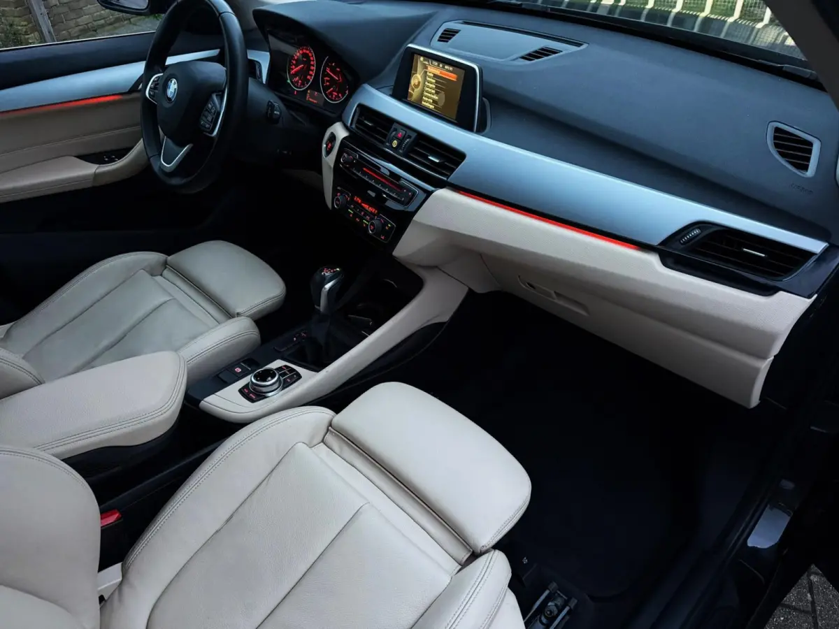 SDrive20i Executive 192PK|Origineel NL|Navi|AUT|Sportstoelen Leder|PANO|Cruise Control|Full Led|SfeerVL|StoelVW|PDC|Isofix