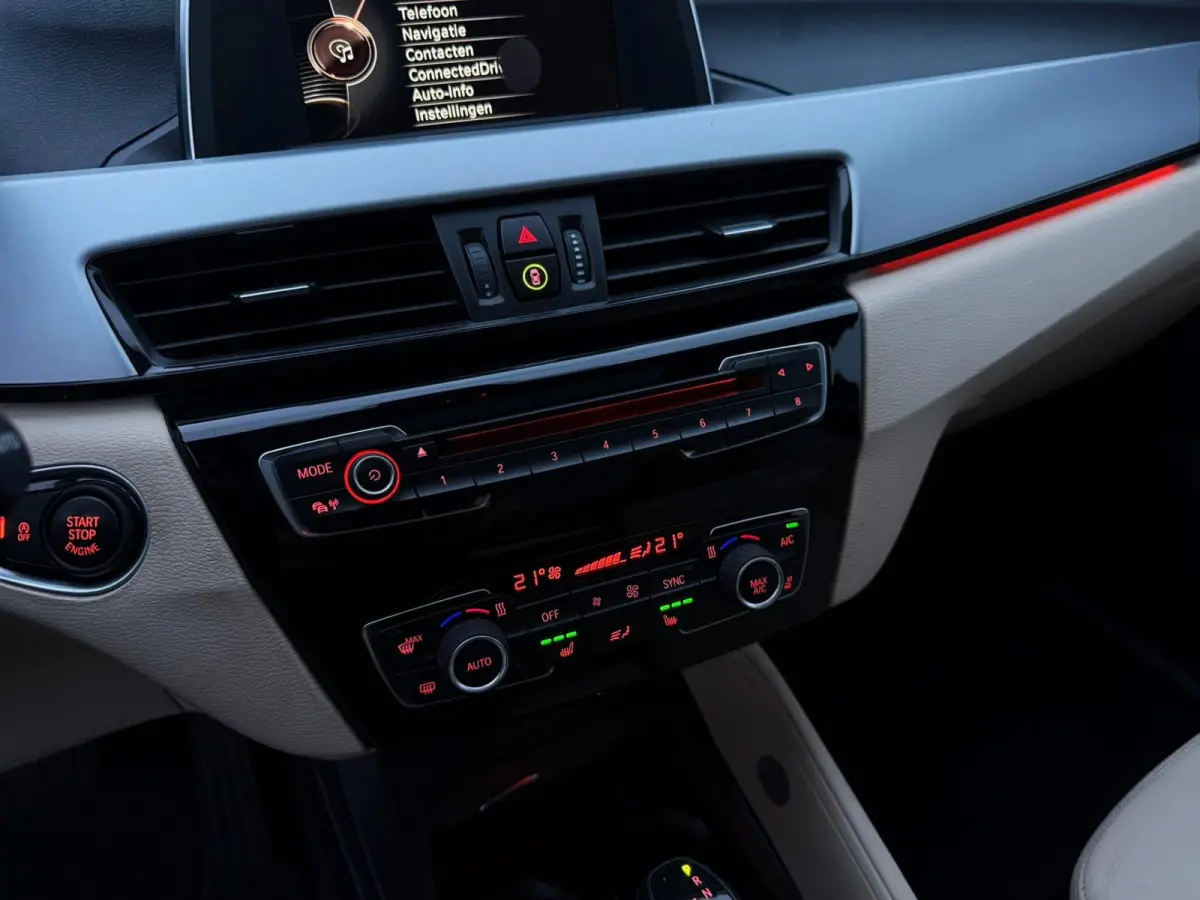 SDrive20i Executive 192PK|Origineel NL|Navi|AUT|Sportstoelen Leder|PANO|Cruise Control|Full Led|SfeerVL|StoelVW|PDC|Isofix