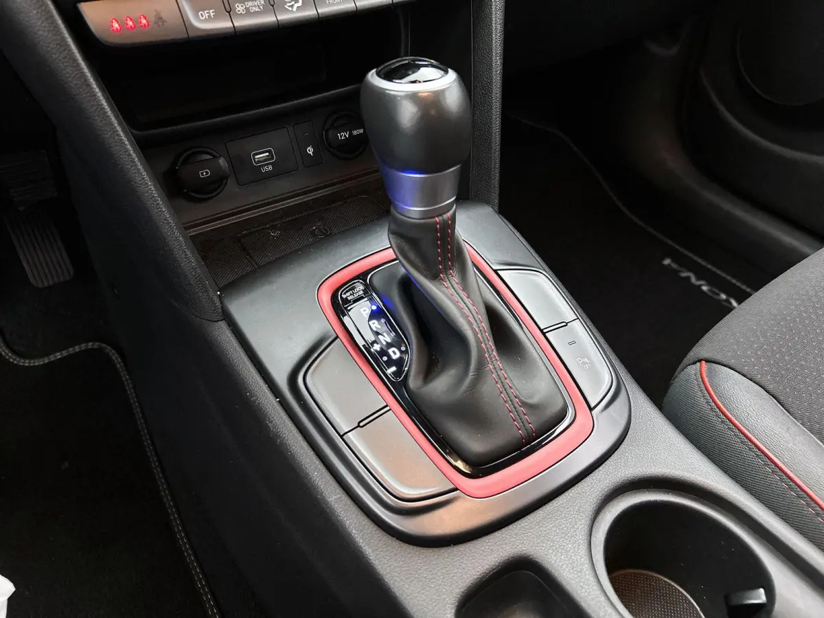 1.6 GDI HEV Premium 105 PK | Automaat | Achteruitrij Camera | Climate Control | Cruise Control | Apple Carplay | Android Auto | Lichtmetalen Velgen |