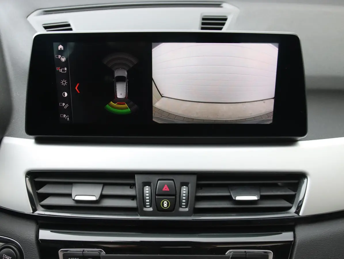 xDrive25e High Executive | SOH 91% | Trekhaak | Panoramadak