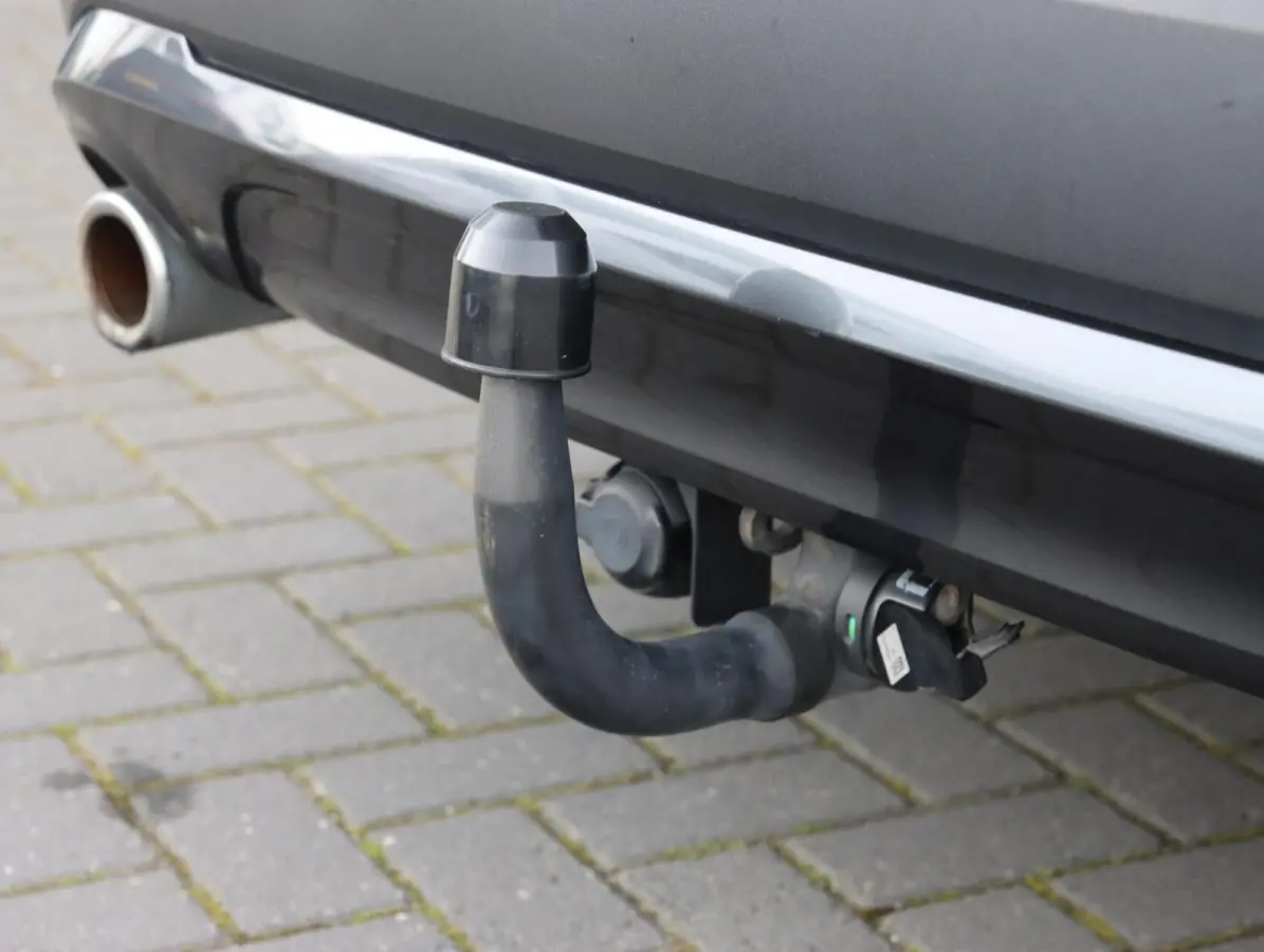 xDrive25e High Executive | SOH 91% | Trekhaak | Panoramadak