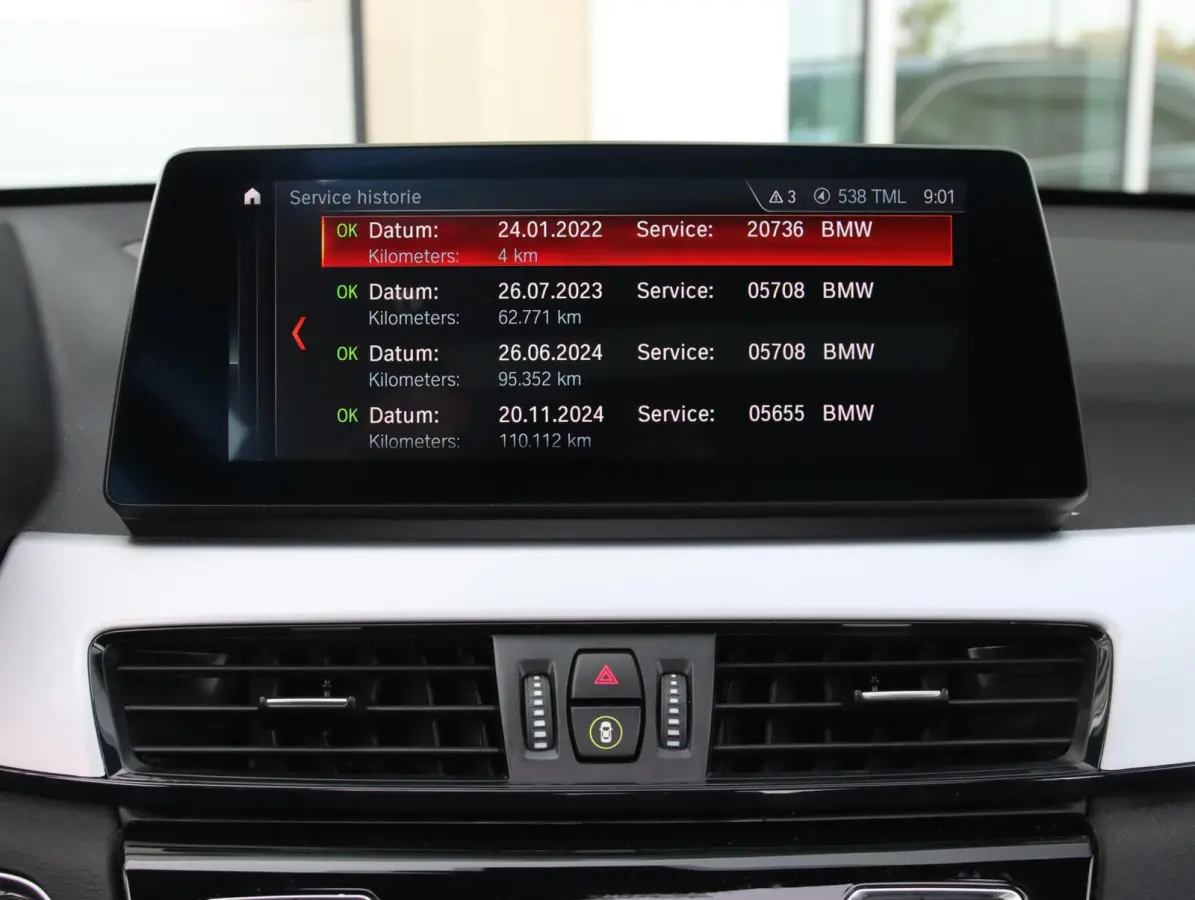 xDrive25e High Executive | SOH 91% | Trekhaak | Panoramadak